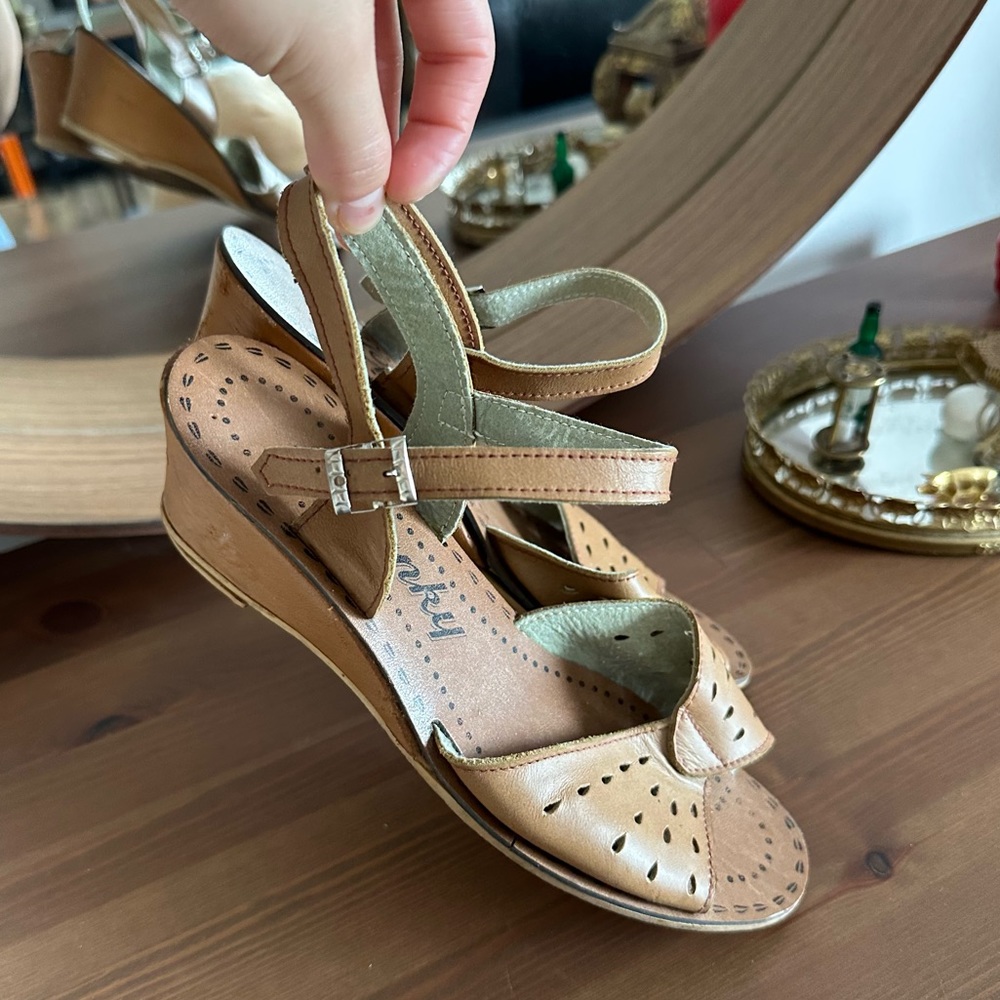 3 for $20 ✨ Vintage Leather Mini Wedge Sandals